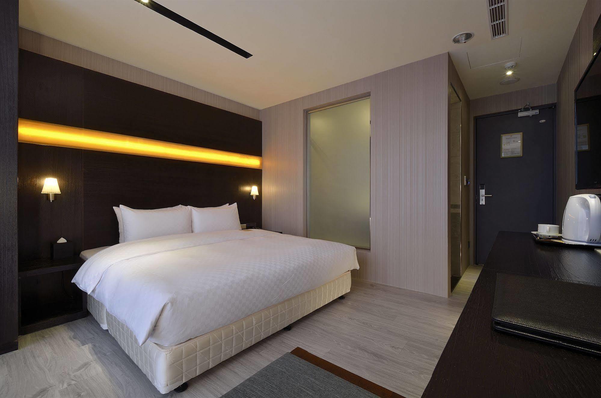Hotel Cube Taichung Exterior foto