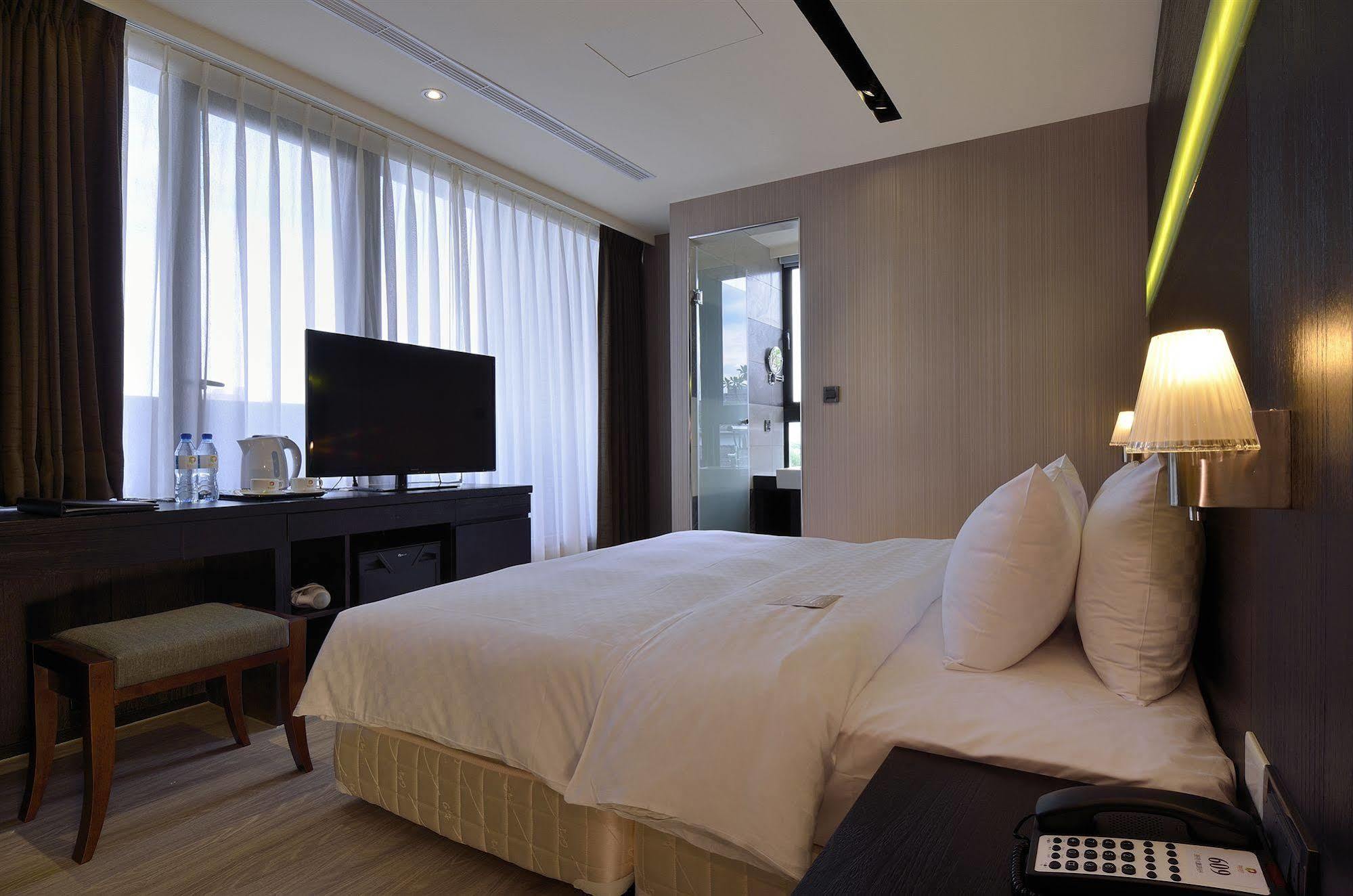 Hotel Cube Taichung Exterior foto